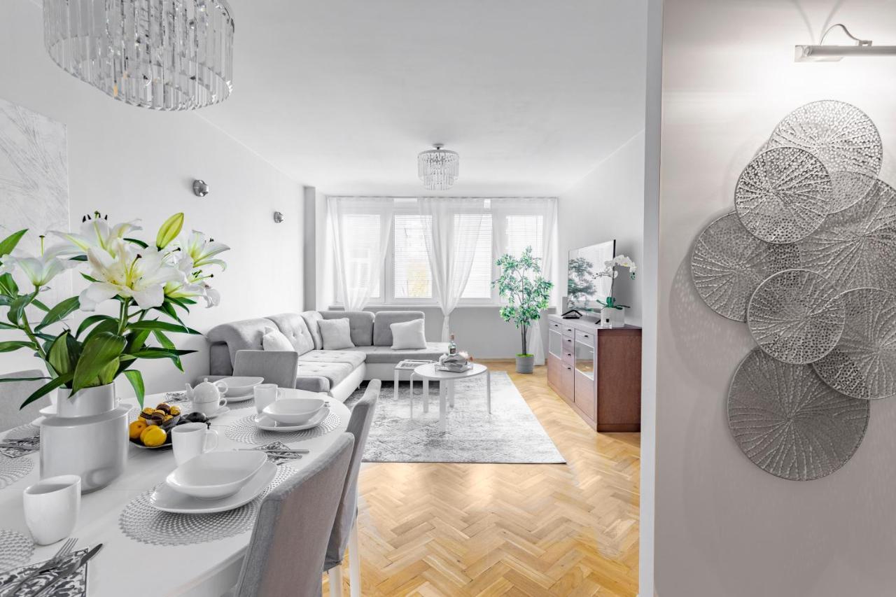 Hala Mirowska Apartments Warsaw Exterior photo
